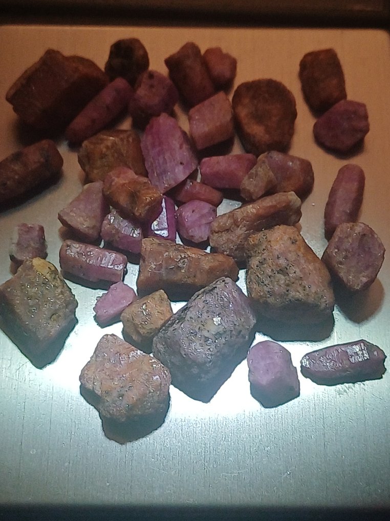 Ruby Crystals - Height: 15 mm - Width: 10 mm- 31 g - (30) #1.0