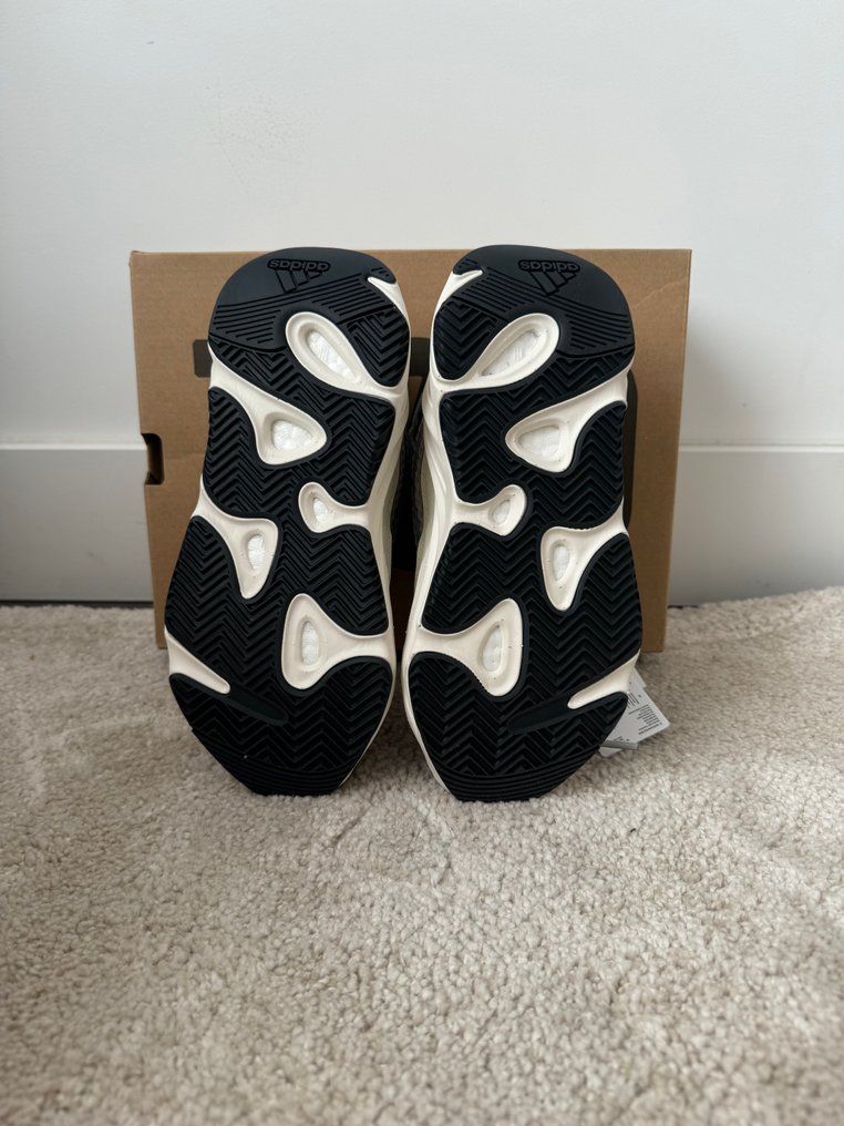 Yeezy - 700 - Sneakers - Size: EU 36 - New with tags #4.3