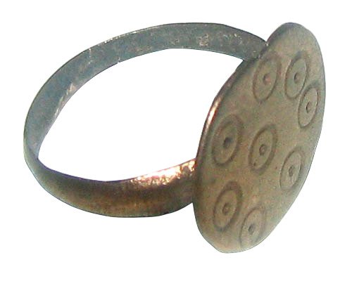 中世纪,十字军时代 黄铜色, 刻有太阳符号的表圈戒指,17毫米,11度/13度 DC,美丽的包浆 戒指 (没有保留价) #3.2