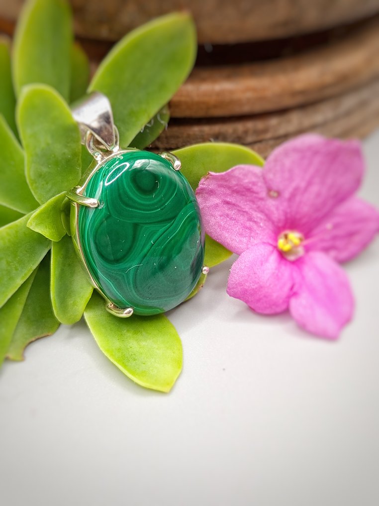 Einzigartiges Schmuckstück aus 925er Silber mit hochwertigem Malachit. - Höhe: 40 mm - Breite: 20 mm- 10.9 g - (1) #4.3