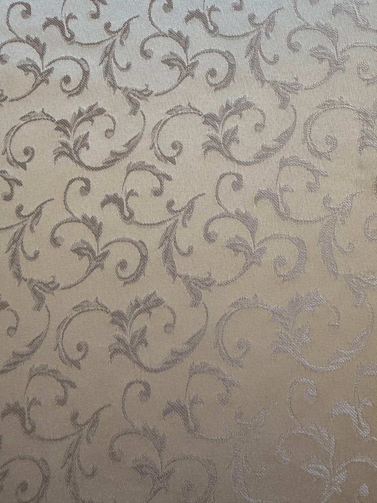 Πολυτελές βενετσιάνικο τραπεζομάντηλο από δαμασκί με φως, μαργαριταρένιο γκρι, ραμμένες λεπτομέρειες - Τραπεζομάντηλο  - 2.4 m - 1.36 m #3.2