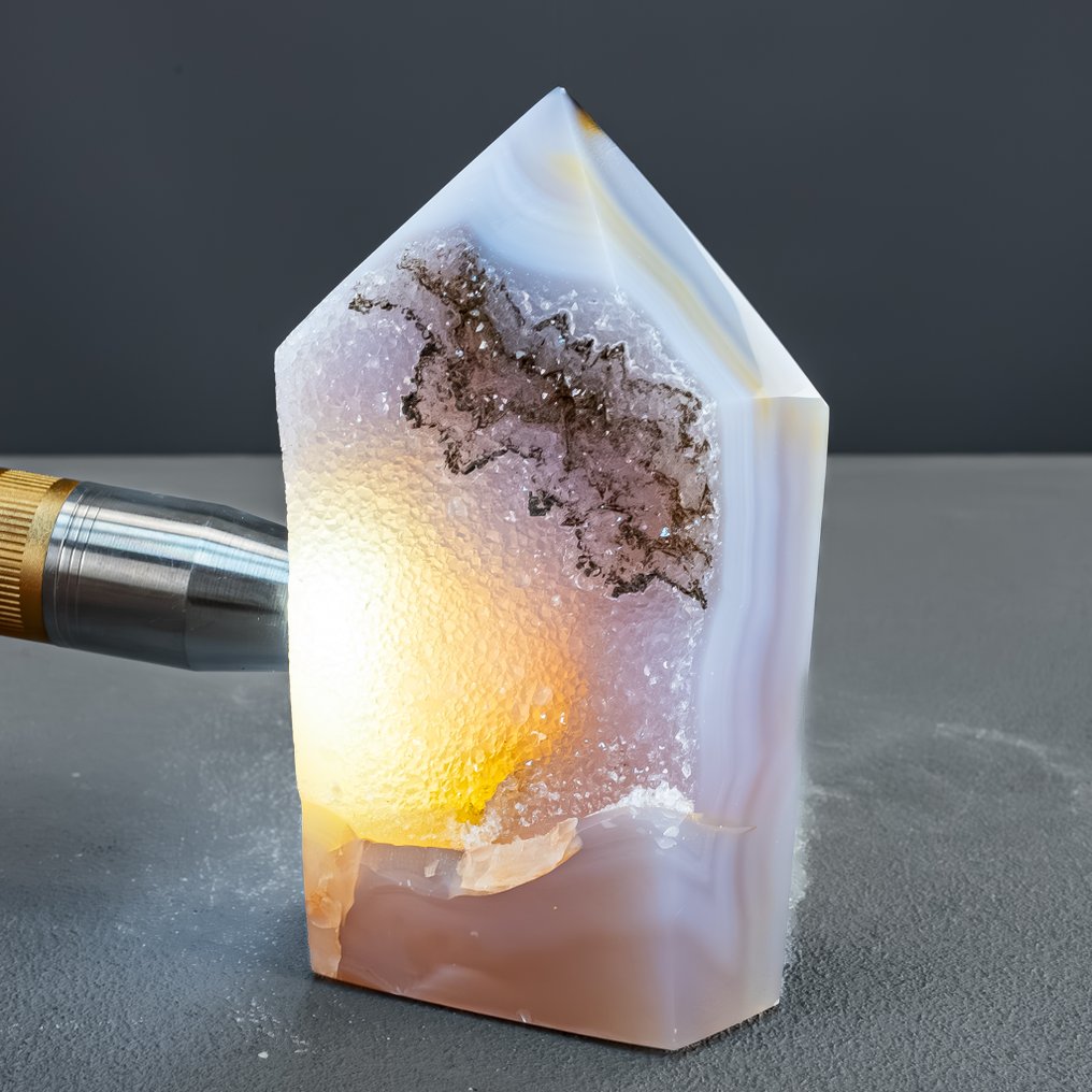 Achat obeliszk chalcedonnal – tökéletes természeti csoda. A természet remekműve a legmagasabb minőségben.- 710.69 g #1.0