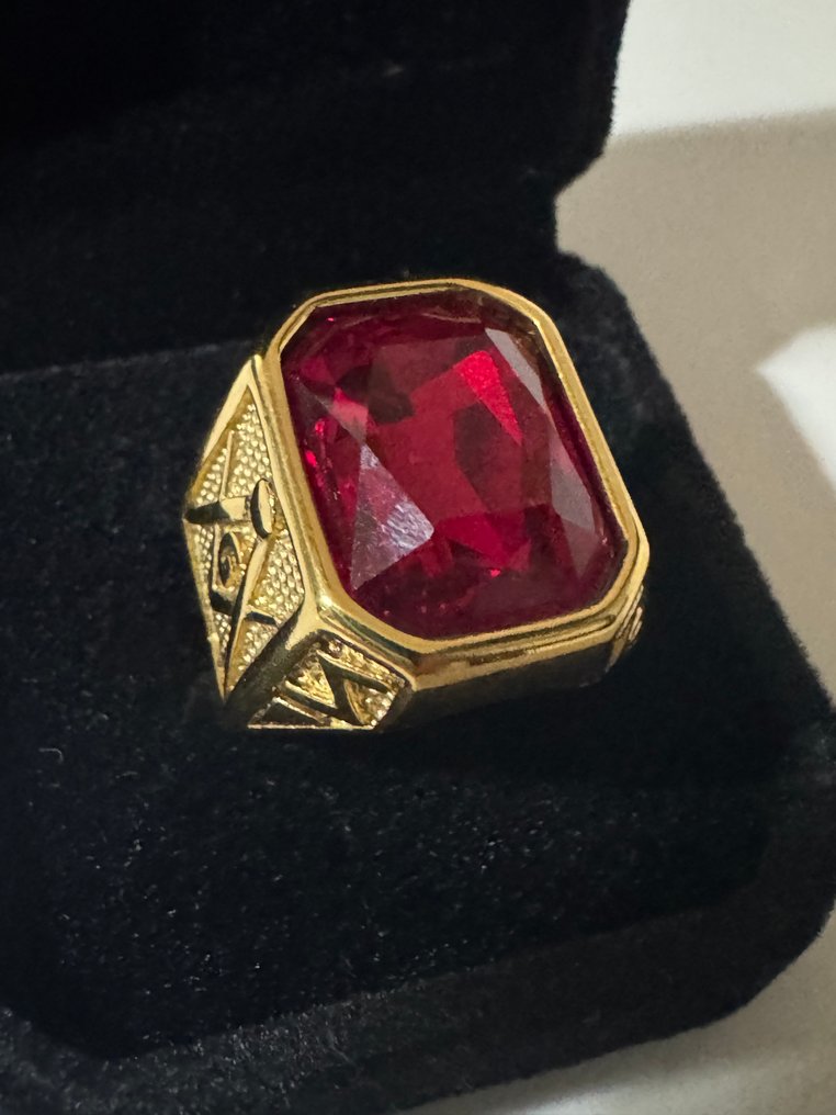 Bikers 24 Kt gold plated Ring with the symbol " Square and compass " and Rubí Crystal Mason - Ring #1.0