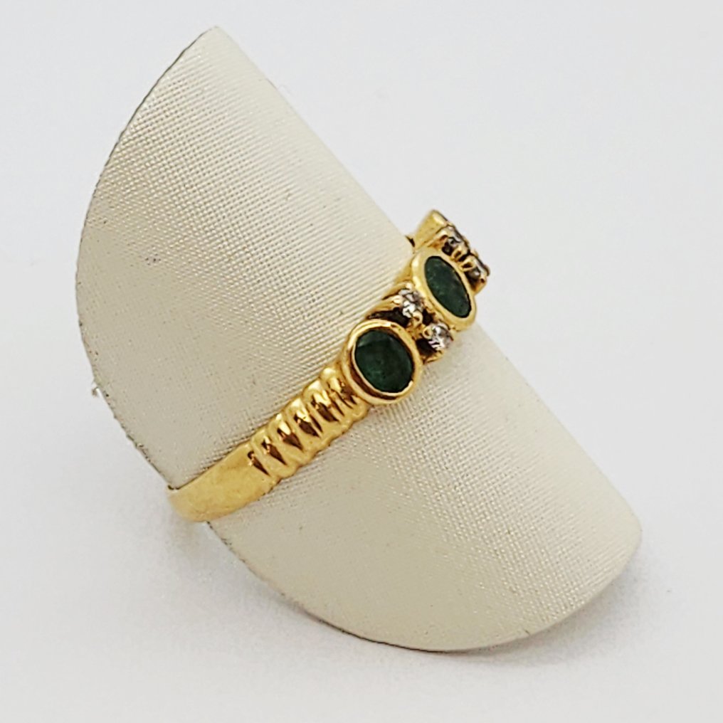 Ring - 18 kt. Yellow gold -  0.45ct. tw. Emerald - Diamond #4.3