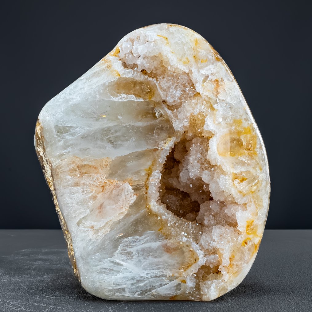 Freeform agate with druzy – gentle elegance in natural form Natural masterpiece of the highest quality, from Brazil.- 1873.65 g #4.3