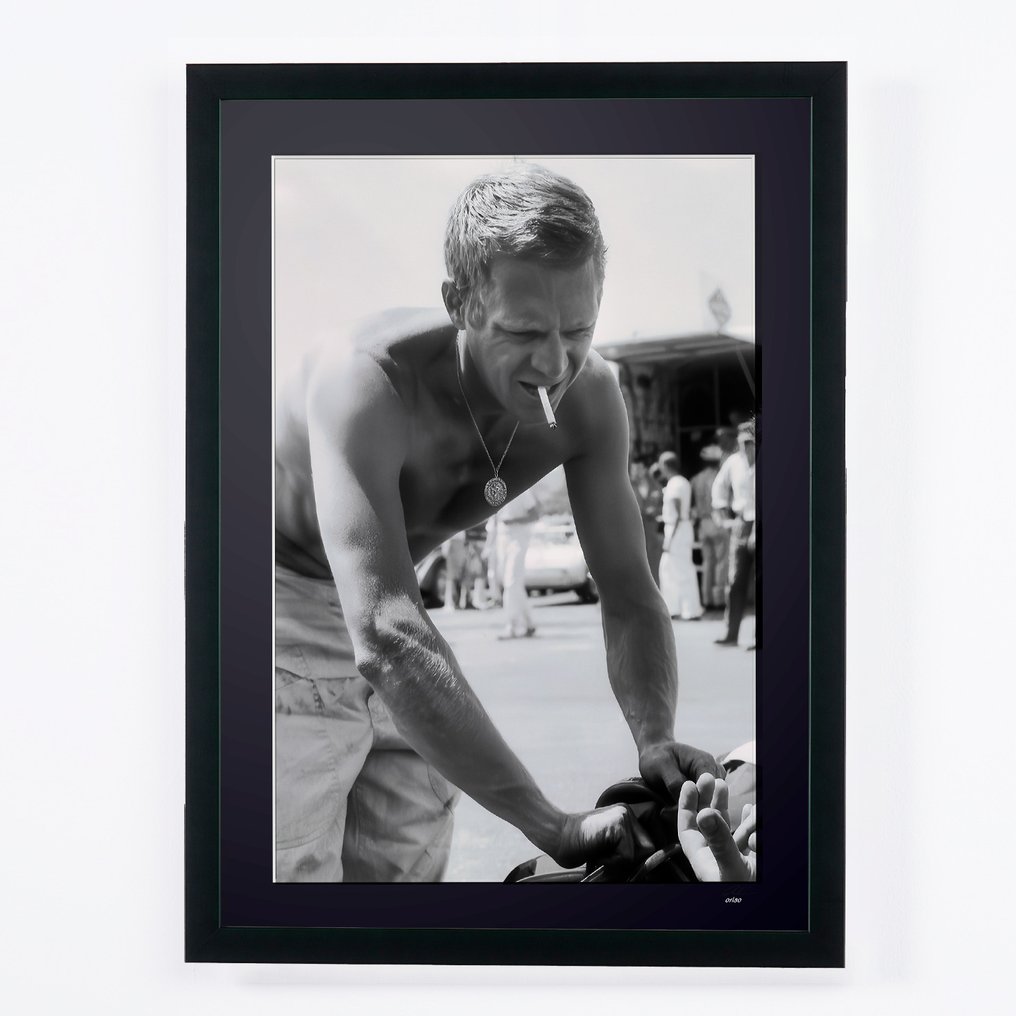 Steve McQueen Working on his #233 Cooper Formula Jr. Race Engine, CA, 1962 - Fine Art Photography - Luxury Wooden Frame 70X50 cm - Limited Edition 01 of 30 - Serial 20162 - Original Certificate (COA), Hologram - 100% New. Shipping Reduction from 3 items #1.0