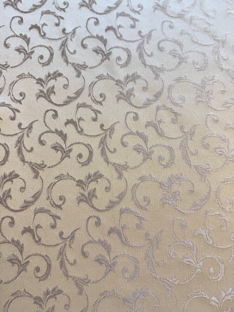 Πολυτελές βενετσιάνικο τραπεζομάντηλο από δαμασκί με φως, μαργαριταρένιο γκρι, ραμμένες λεπτομέρειες - Τραπεζομάντηλο  - 2.4 m - 1.36 m #4.3