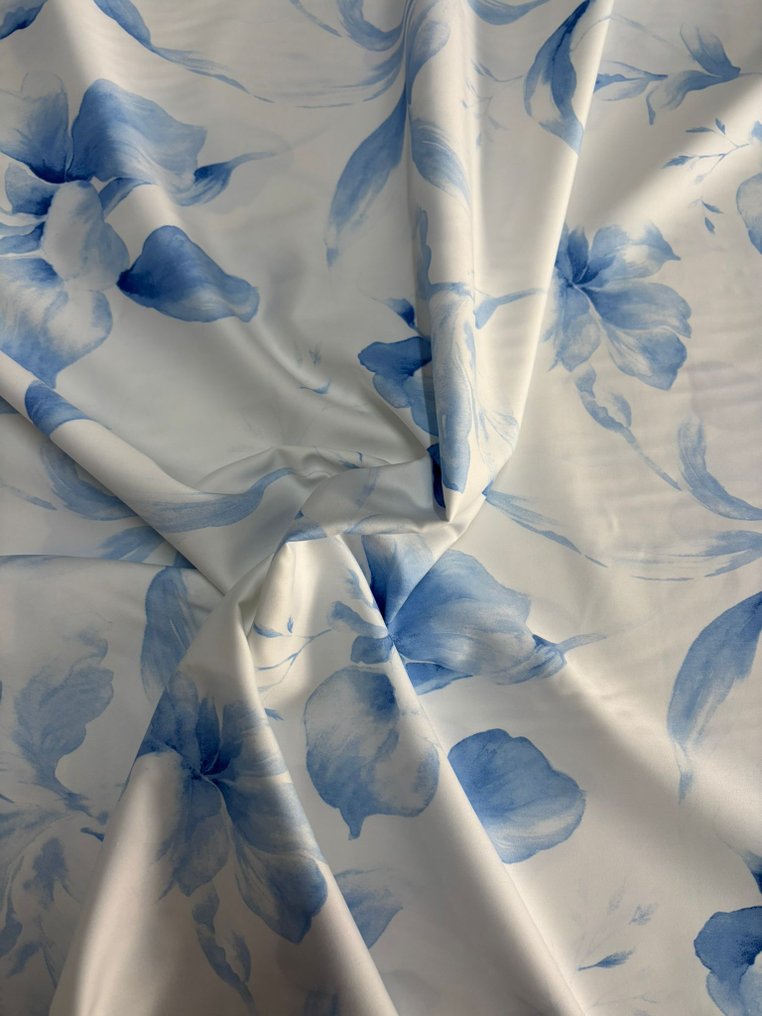 豪华棉缎面料，壁布和窗帘，带有精致的蓝色手绘花卉图案。 - 室內裝潢織物  - 300 cm - 280 cm #1.0