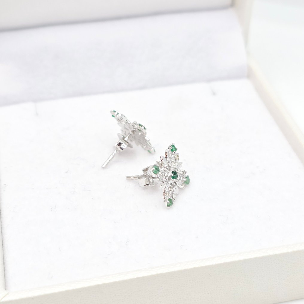 Nincs minimálár - Drop fülbevaló - 14 kt. Fehér arany - 0.39ct. tw. Smaragd - Gyémánt #2.1