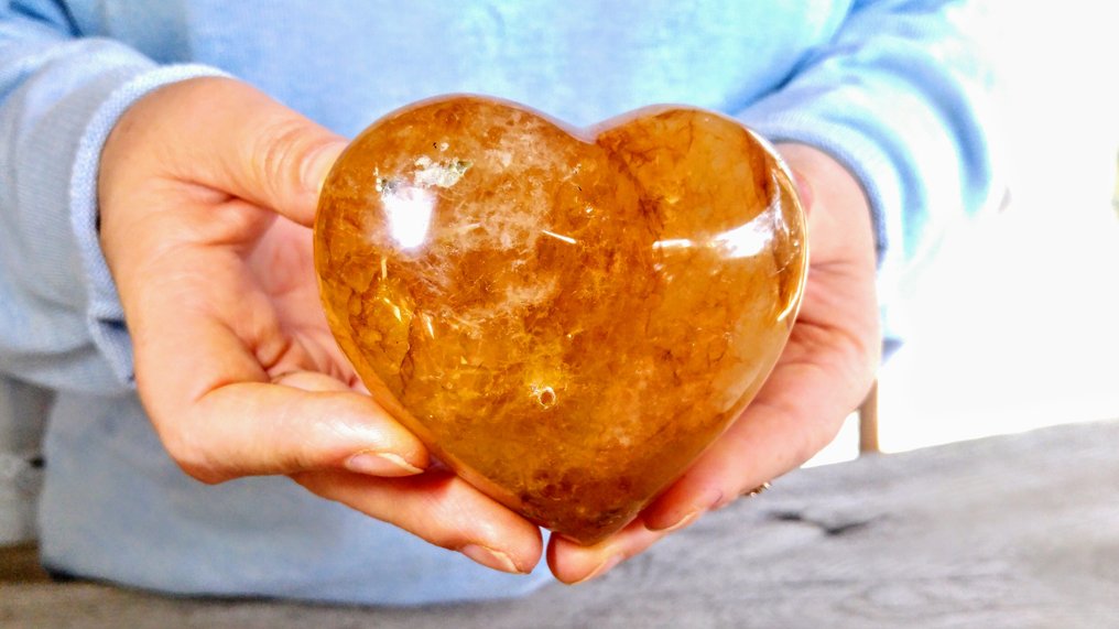 Quartz color ambra - Cuore bellissimo colore di luminescenza - Altezza: 9 cm - Larghezza: 9 cm- 475 g #1.0