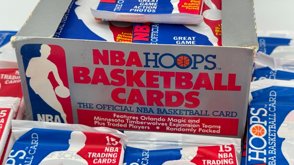 NBA Hoops 1989/90 – Serie 1 - Look for Michael Jordan, Magic Johnson, Larry Bird, Karl Malone, - 10 Booster pack - Casi impecable (CI) #4.3