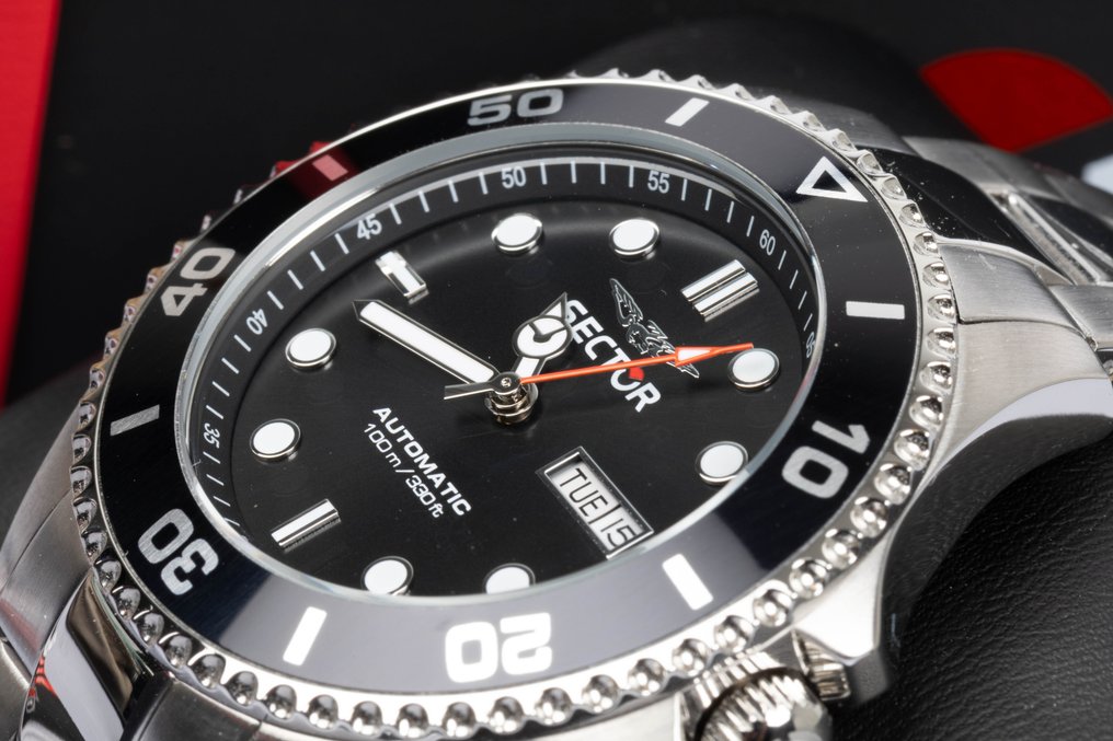 Sector - 230 - Automatic - Day & Date - 100 m - 43 mm - Ei pohjahintaa - Miehet - 2025 #3.2