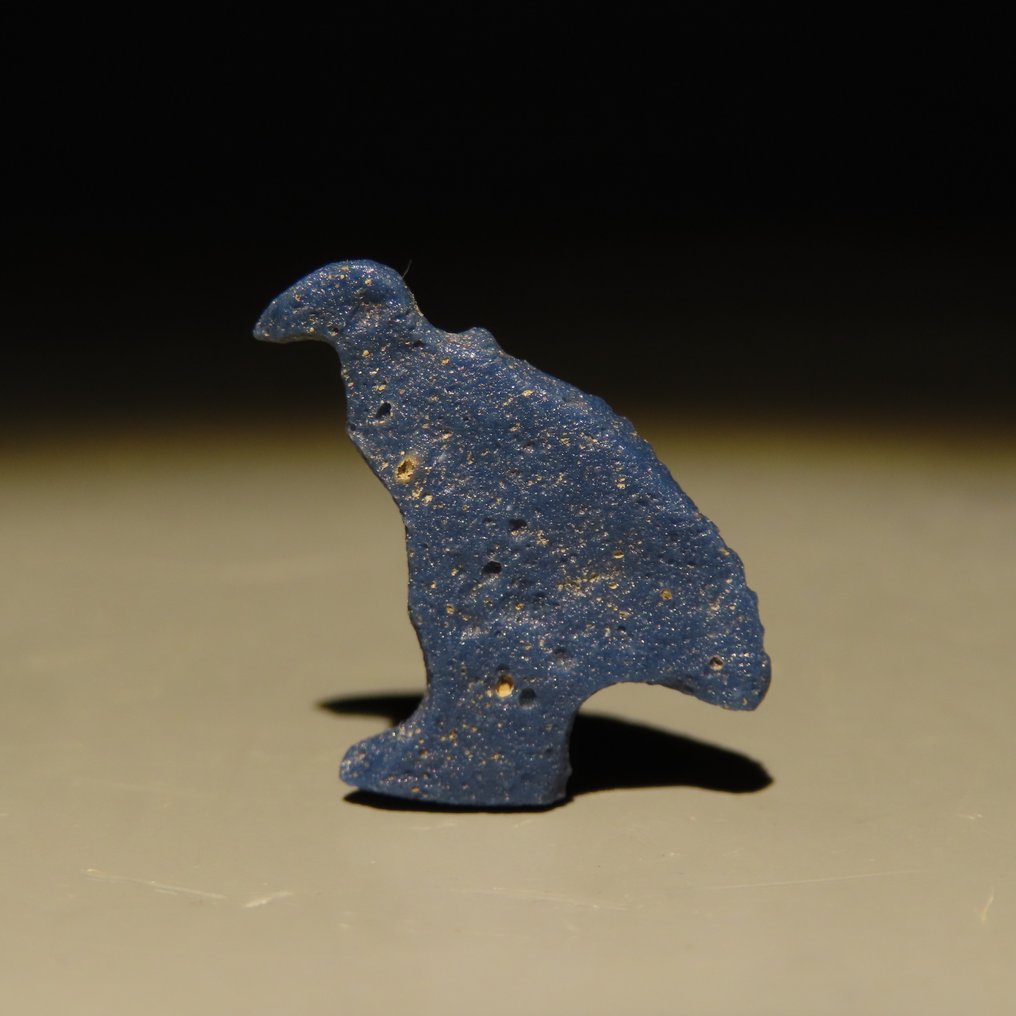 Αρχαία Αιγυπτιακή Γυαλί, Μόλυβδος Φυλαχτό με γύπα. Νεότερη Βασιλεία, 1570-1544 π.Χ. ύψους 2 εκ. #4.3