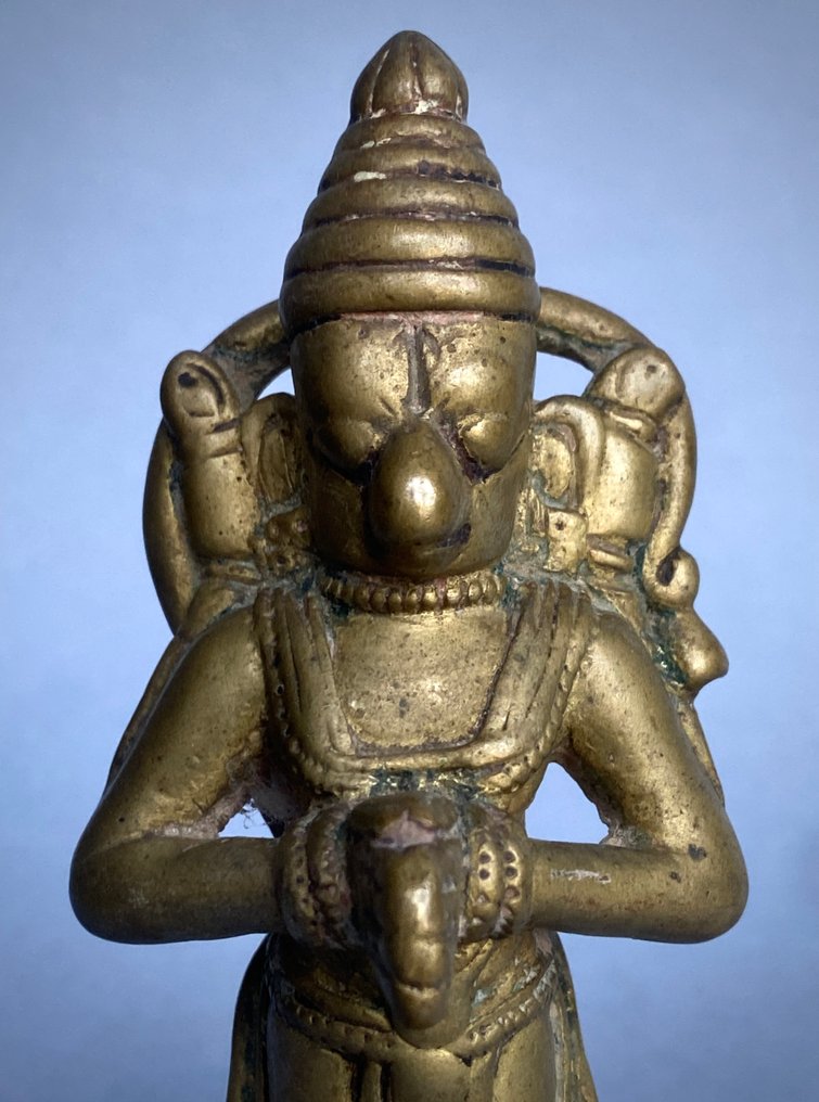 Szobor, Hanumān in añjali mudrā – Bronzo votivo, India meridionale (prob. Tamil Nadu/Karnataka), XIX secolo - 13.5 cm - Bronz öntés pácolt viasz technikával #1.0