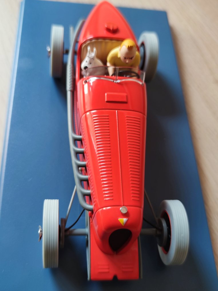 1:24 - Model car - Le Bolide Rouge (Tintin) - Tintin and Snowy #3.2