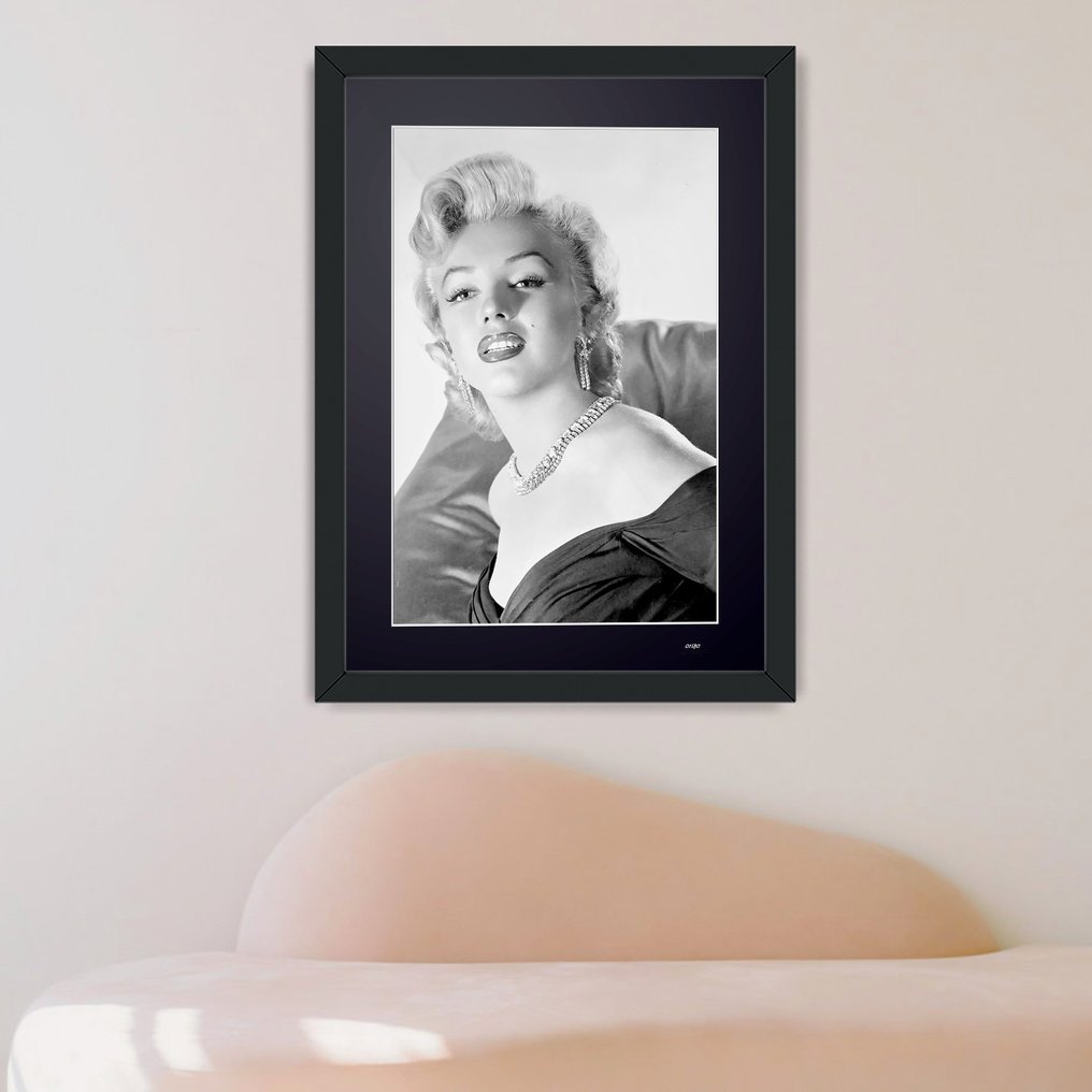 Marilyn Monroe - Iconic Legend - Fine Art Photography - Luxury Wooden Frame 70X50 cm - Limited Edition 01 of 30 - Serial 30464 - Original Certificate (COA), Hologram - 100% New. Shipping Reduction from 3 items #1.0
