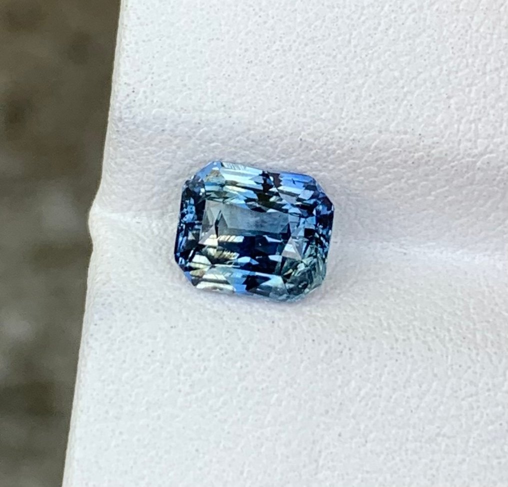 1 pcs  蓝色, 绿色 蓝宝石  - 2.02 ct - 国际有色宝石协会（ICA GemLab） - 无热 顶级品质 BI #2.1