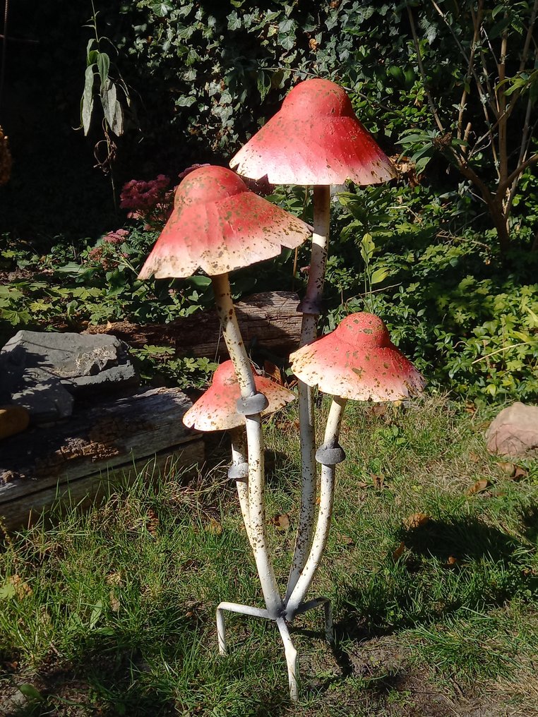 Γλυπτό, "Decorative Garden Picker, Mushrooms" - 67 cm - Σίδερο #1.0