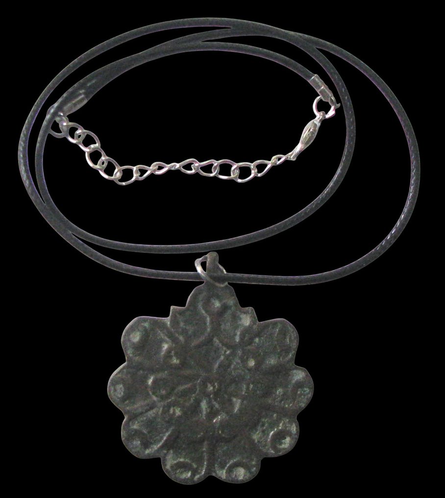 Εποχή των Βίκινγκς Μπρούντζος, Όμορφο Viking κρεμαστό διακοσμημένο με λουλουδένια θέματα - 44 mm - 9ος έως 11ος αιώνας μ.Χ. Κρεμαστό κόσμημα  (χωρίς τιμή ασφαλείας) #4.3