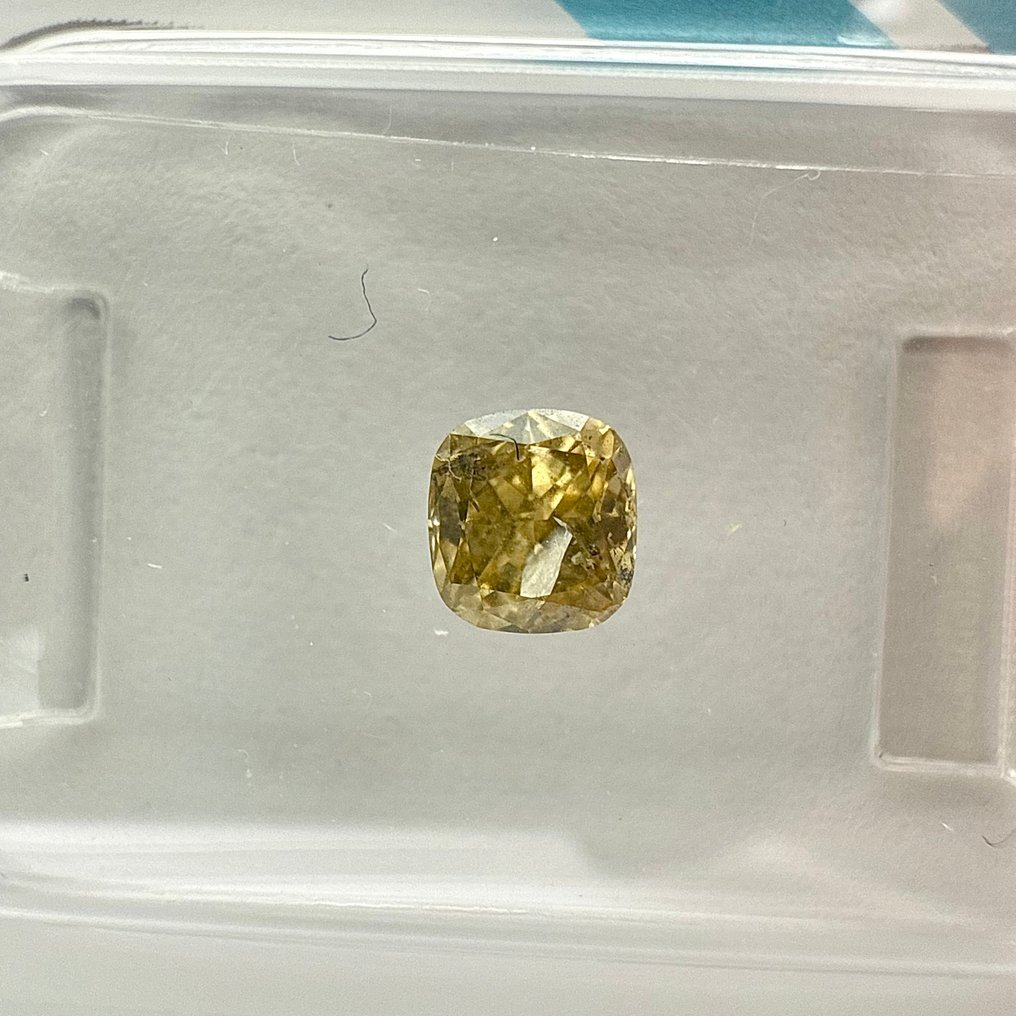 Zonder minimumprijs - 1 pcs Diamant  (Natuurlijk gekleurd)  - 0.42 ct - Cushion - Fancy Groenachtig Geel - P1 - International Gemological Institute (IGI) #3.2