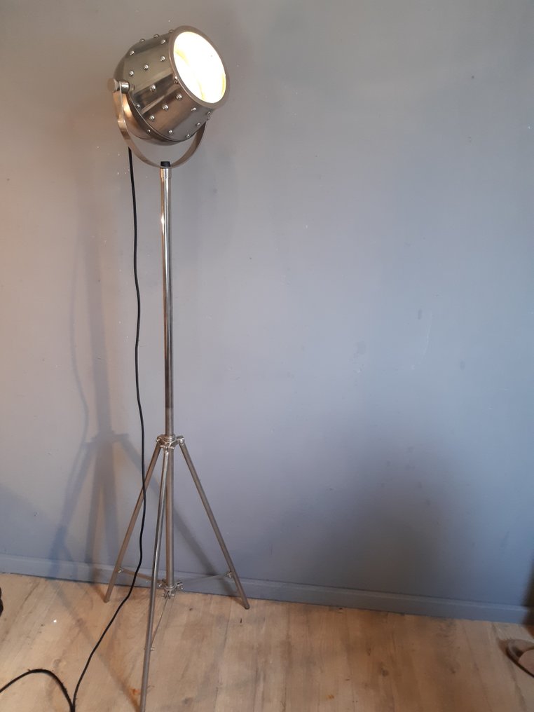 Lampadaire - Chrome #1.0