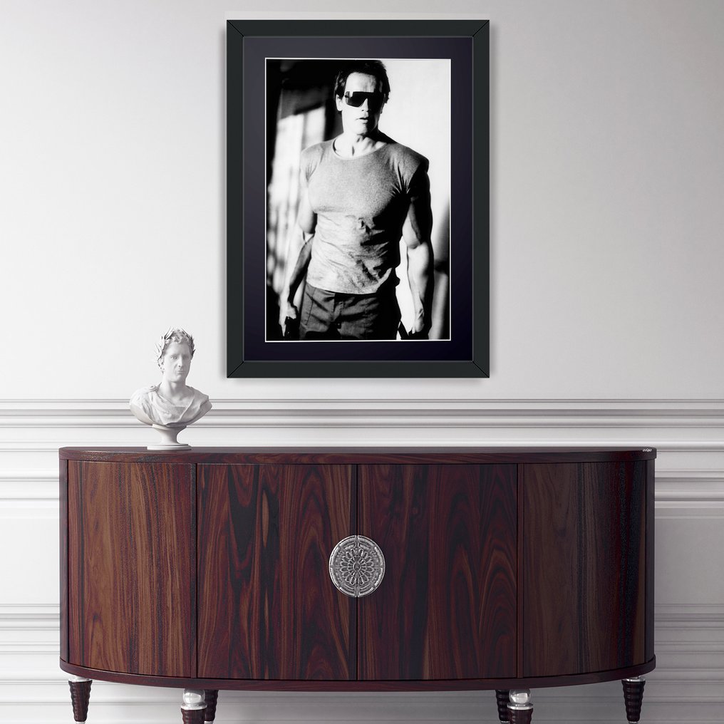 Arnold Schwarzenegger - " The Terminator" 1984 - Fine Art Photography - Luxury Wooden Frame 70X50 cm - Limited Edition 01 of 30 - Serial 20153 - Original Certificate (COA), Hologram - 100% New. Shipping Reduction from 3 items #1.0