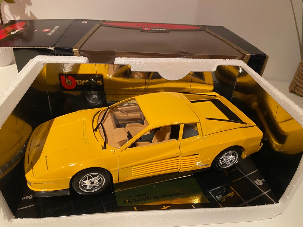 Bburago 1:18 - Model car - Ferrari Testarossa 1984 - Special collection #1.0