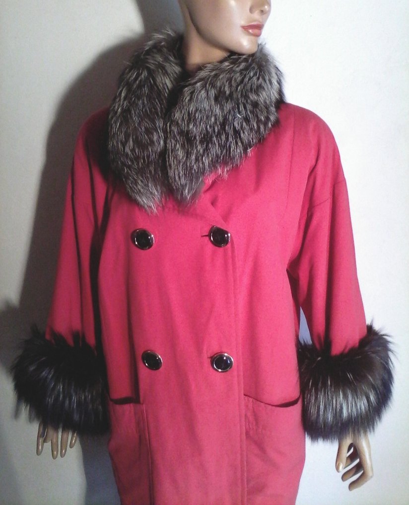 Artisan Furrier - Mantel #1.0