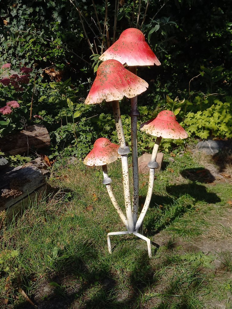 Γλυπτό, "Decorative Garden Picker, Mushrooms" - 67 cm - Σίδερο #1.0