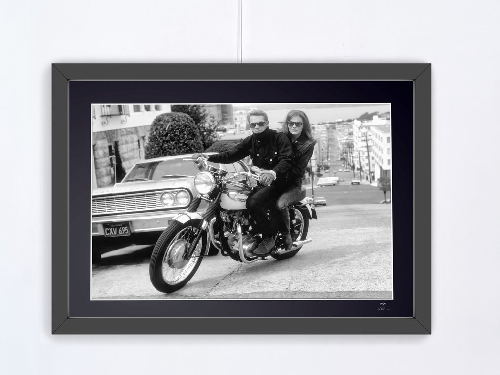 Steve McQueen @ Jacqueline Bisset "Bullitt"  1968 - Fine Art Photography - Luxury Wooden Frame 70X50 cm - Limited Edition 01 of 30 - Serial 20121 - Original Certificate (COA), Hologram - 100% New. Shipping Reduction from 3 items #1.0