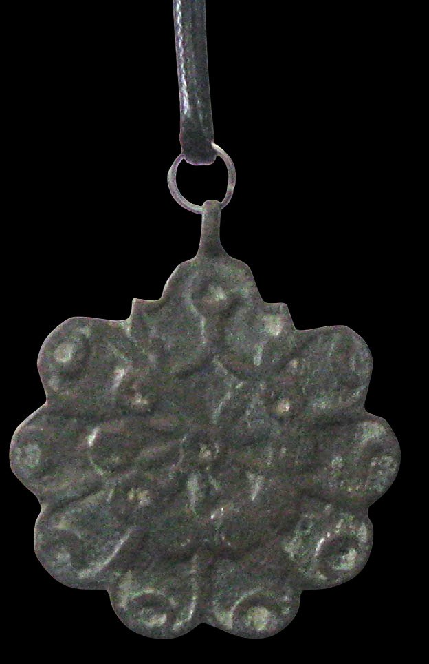 Εποχή των Βίκινγκς Μπρούντζος, Όμορφο Viking κρεμαστό διακοσμημένο με λουλουδένια θέματα - 44 mm - 9ος έως 11ος αιώνας μ.Χ. Κρεμαστό κόσμημα  (χωρίς τιμή ασφαλείας) #2.1