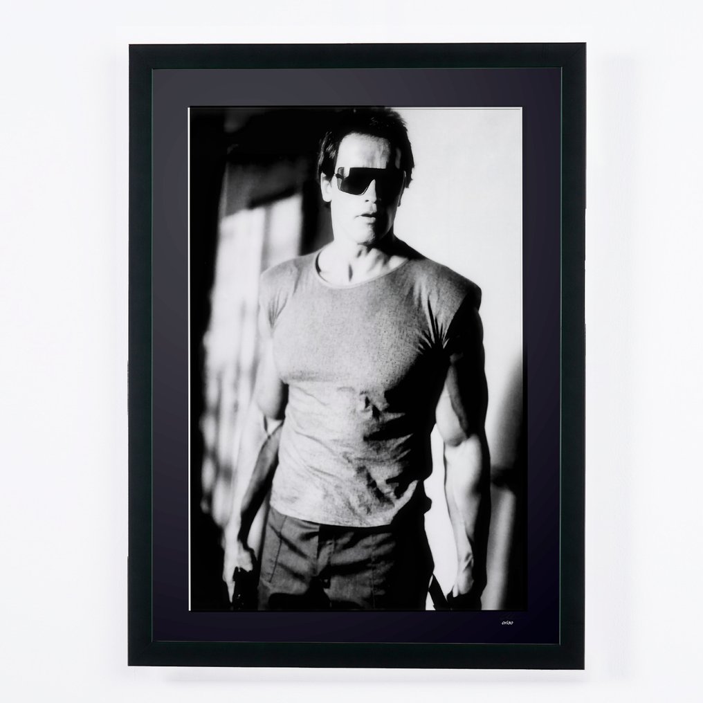 Arnold Schwarzenegger - " The Terminator" 1984 - Fine Art Photography - Luxury Wooden Frame 70X50 cm - Limited Edition 01 of 30 - Serial 20153 - Original Certificate (COA), Hologram - 100% New. Shipping Reduction from 3 items #3.2