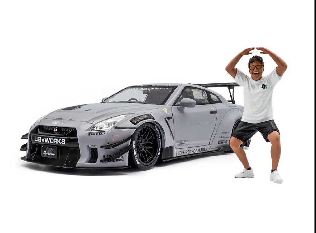 Solido 1:18 - Model car  (2) - Nissan GT-R (R35) LBWK Bodykit Type 2.0 2024 - Gray car with figure #1.0
