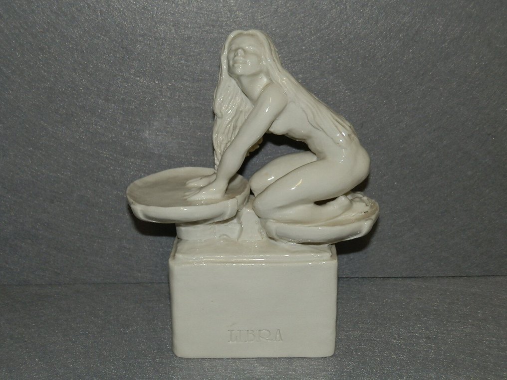 Cacciapuoti - Statuetta - Libra - Ceramica #1.0