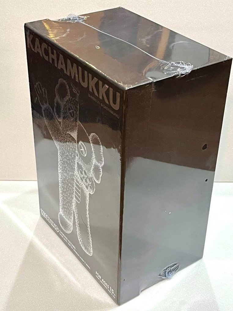 Kaws (1974) - KACHAMUKKU BLACK – Brand New / Factory Sealed with Original Box #2.1