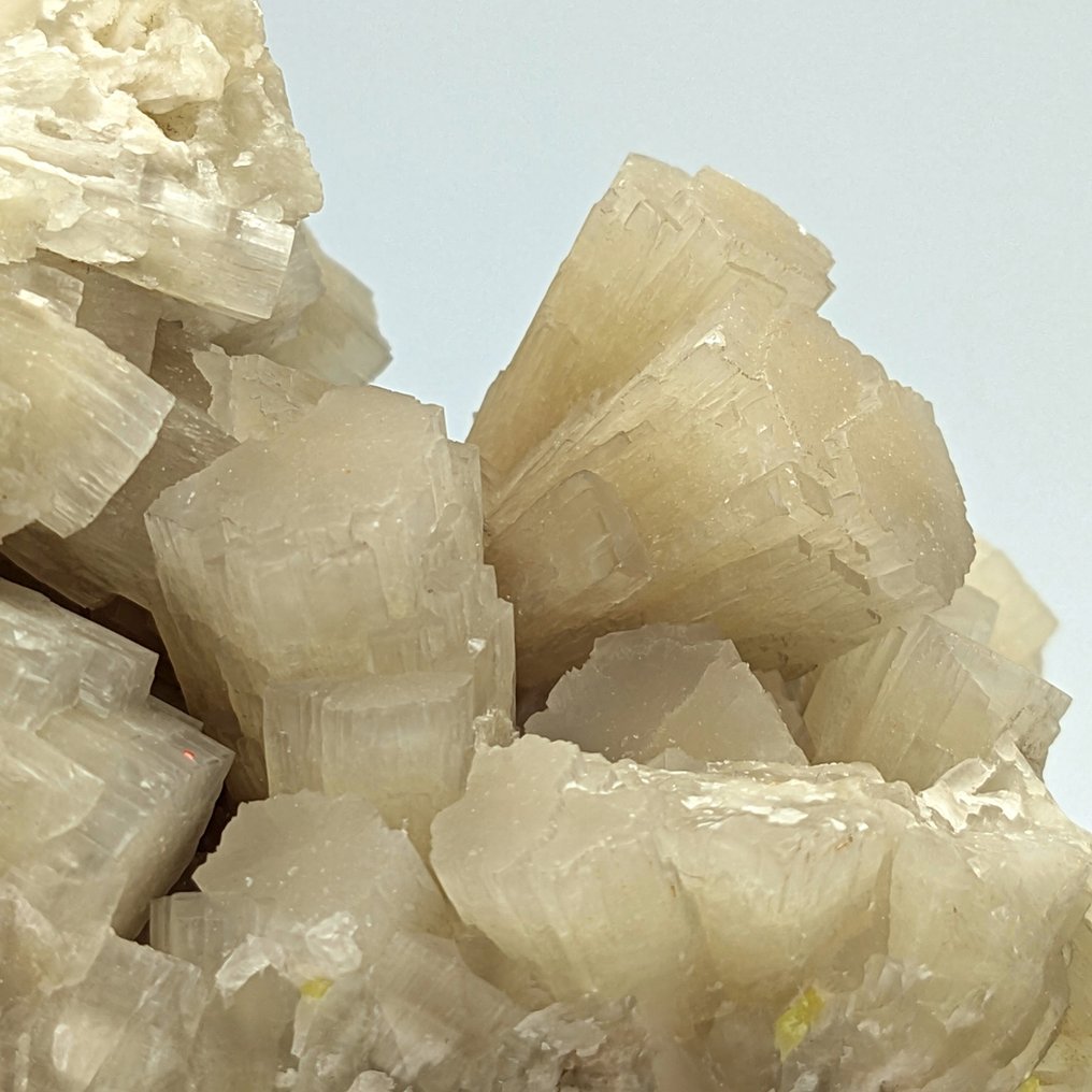 绿阿拉贡石六边形，紫外线红色，西西里 矩陣晶體 - 高度: 114 mm - 闊度: 98 mm- 679 g #4.3