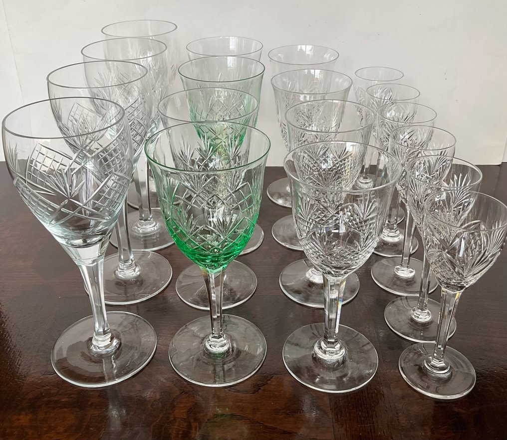 饮水玻璃杯 (18) - 波尔酒、雪利酒、利口酒或博雷尔酒杯 - 水晶, 玻璃, 水果与扇形切割片。 - 打磨过的腿 #1.0