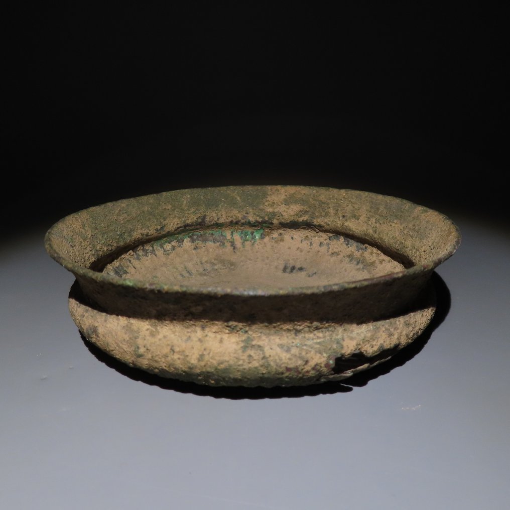 Naher Osten, Achämenid Bronze Schale mit gravierter Verzierung. 1. Jahrtausend v. Chr. Durchmesser 14,2 cm. #2.1