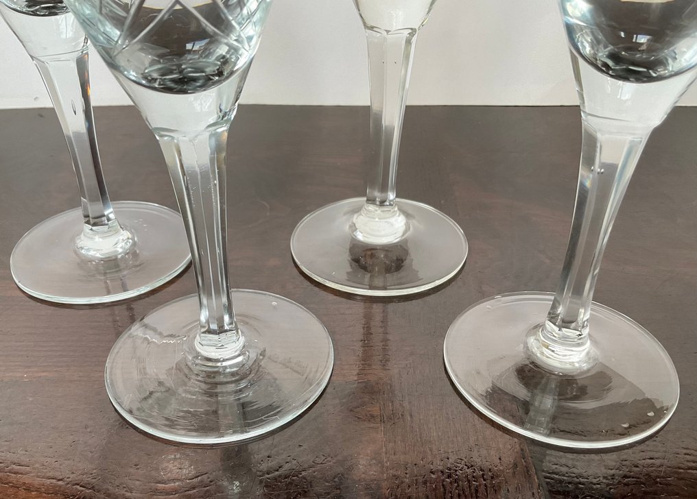 饮水玻璃杯 (18) - 波尔酒、雪利酒、利口酒或博雷尔酒杯 - 水晶, 玻璃, 水果与扇形切割片。 - 打磨过的腿 #4.3