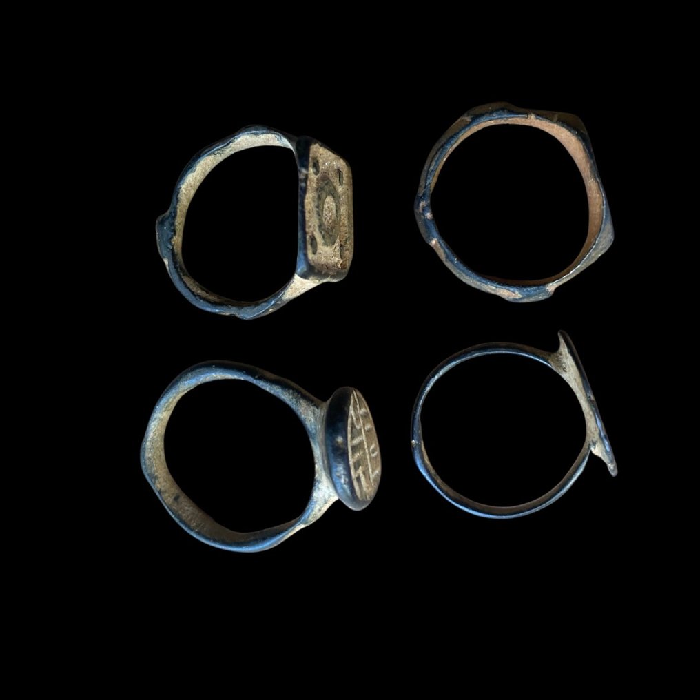 Μεσαιωνική: Εποχή των Σταυροφόρων (10ος–12ος αιώνας μ.Χ.) 4x διακοσμημένα δαχτυλίδια Μπρούντζος Δαχτυλίδι  (χωρίς τιμή ασφαλείας) #1.0
