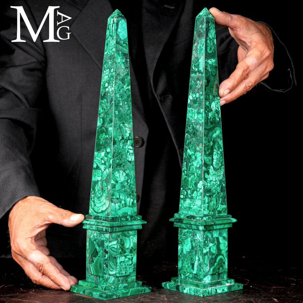 Κομψά μαλαχίτης obelisks. - Ύψος: 390 mm - Πλάτος: 82 mm- 2904 g #1.0