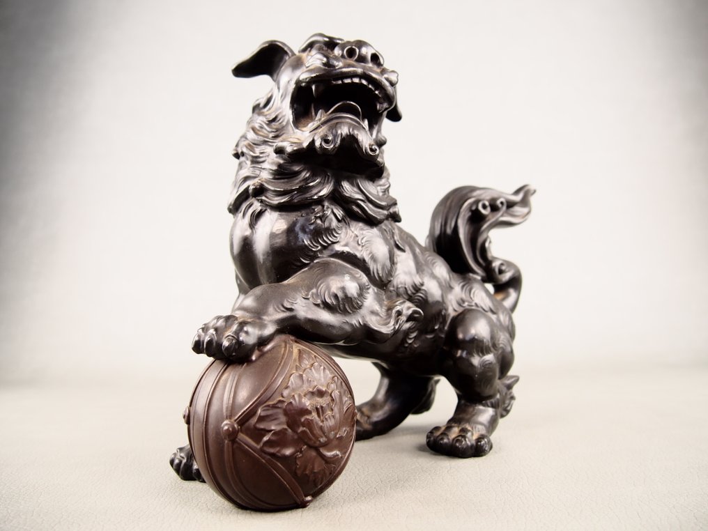 布里基，锡板 - 骑在球上的狮子 - Shōwa period (1926-1989) #1.0