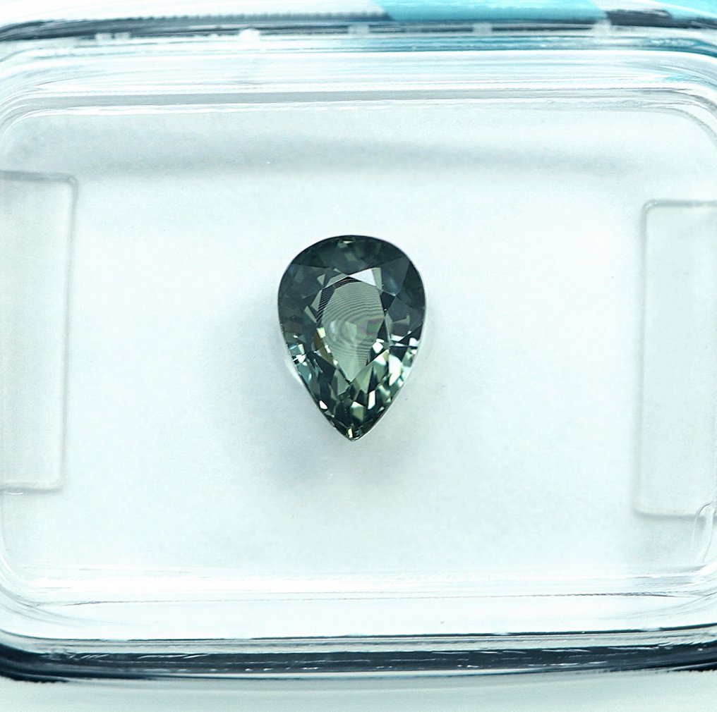 1 pcs Grün Saphir - 0.98 ct - International Gemological Institute (IGI) #3.2