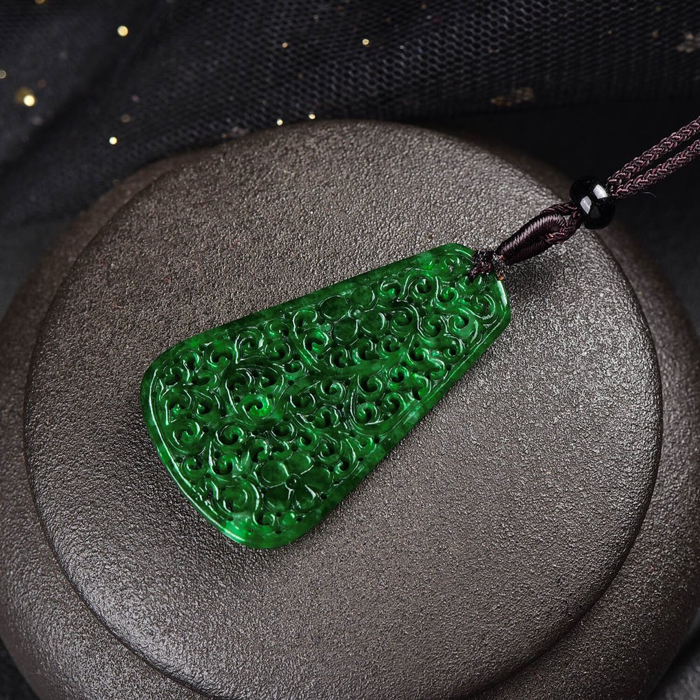 认证翡翠吊坠 艺术与自然优雅的完美融合- 5.6 g #3.2