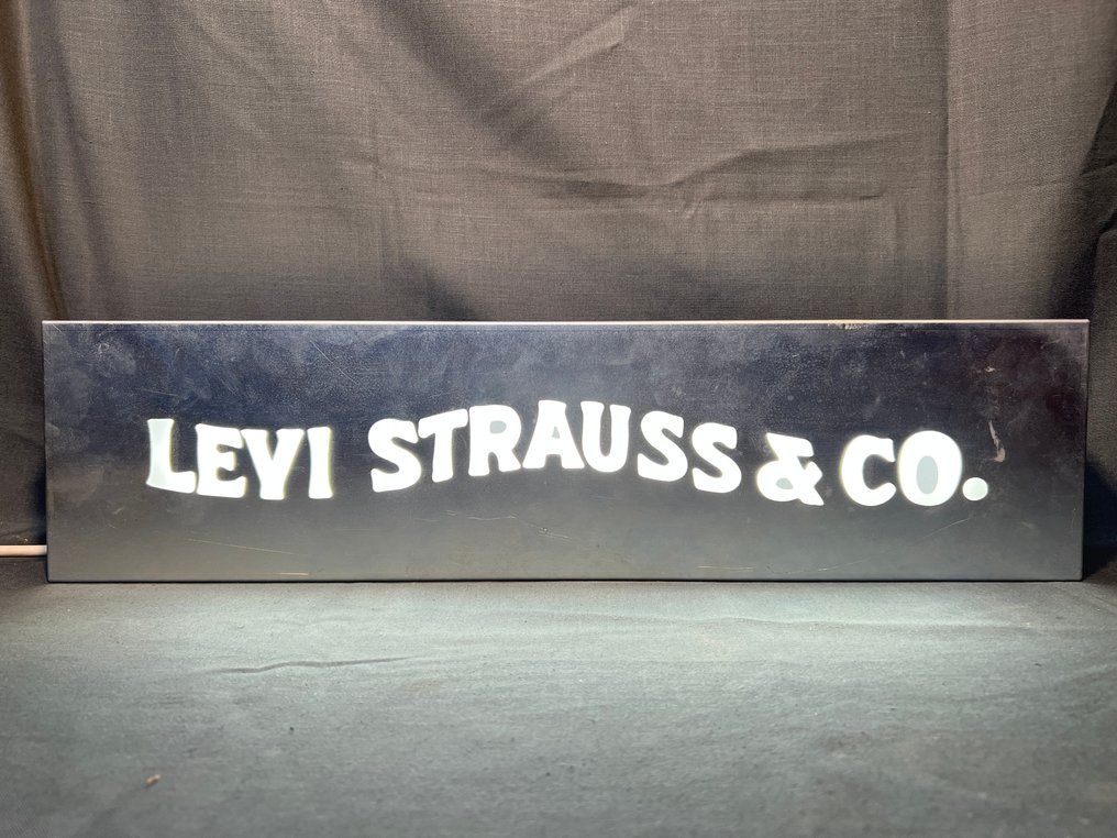 Levi Strauss & Co - Lightbox - Metal #1.0