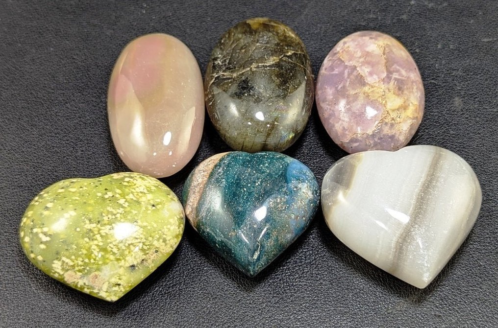 Smithsonite, Lepidolite, Afghanite, Aventurine, Amazonite, Lapis, Calcite, Jasper & Lapis Hearts & Palm Stones - Height: 55 mm - Width: 38 mm- 1952 g - (30) #3.2
