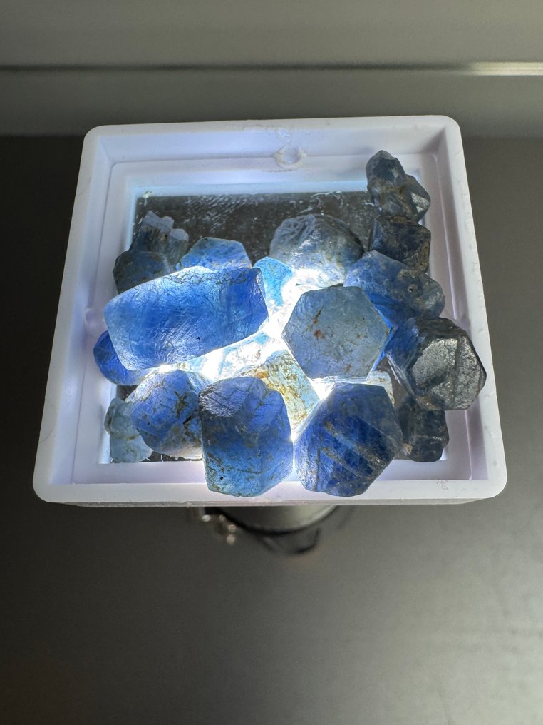 Φυσικά μπλε σάπιρ και άλετα, 100 καράτια. Χωρίς τιμή ελάχιστης προσφοράς. Τραχύς- 20 g - (22) #1.0