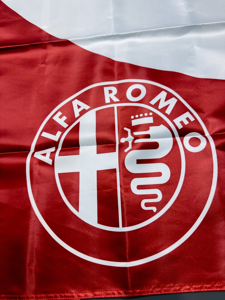 Drapeau - Alfa Romeo - Satin - XL (120x80 cm) Heritage Emblem - Red & White #4.3