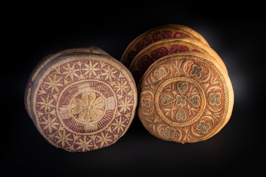 稀有的六个大型刺绣靠垫 - 拉贾斯坦/古吉拉特 - 印度 - 蒙兀兒帝國 (1526-1857) #1.0