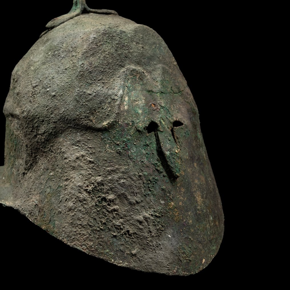 Ετρούσκοι Μπρούντζος Πολεμική κράνη τύπου Απουλιακού-Κορινθιακού. 5ος-4ος αιώνας π.Χ. Ύψος 30 εκ. #3.2